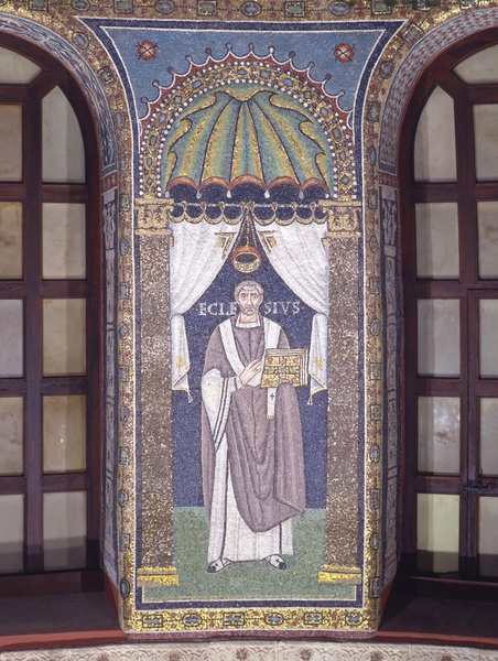 Sant’Apollinare in Classe, Mosaik im Apsisgewände, das Bischof Ecclesius mit schwarzen campagi und weißen Strümpfen zeigt (Kirche 549 geweiht).