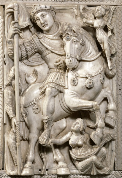 Paris, Musée du Louvre, Elfenbeinrelief – sog. Barberini-Diptychon –: Der reitende (byzantinische) Kaiser mit Rüstung und Lanze zeigt sich mit einem weit flatternden paludamentumg (2. Viertel 6. Jh.).