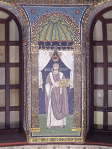 Sant’Apollinare in Classe, Mosaik im Apsisgewände, das Bischof Ecclesius mit schwarzen campagi und weißen Strümpfen zeigt (Kirche 549 geweiht).