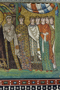 Ravenna, San Vitale, südliches Gewändemosaik: Eine Gefolgsdame der Kaiserin Theodora hält in der Hand eine mappa (Kirche 547 geweiht).